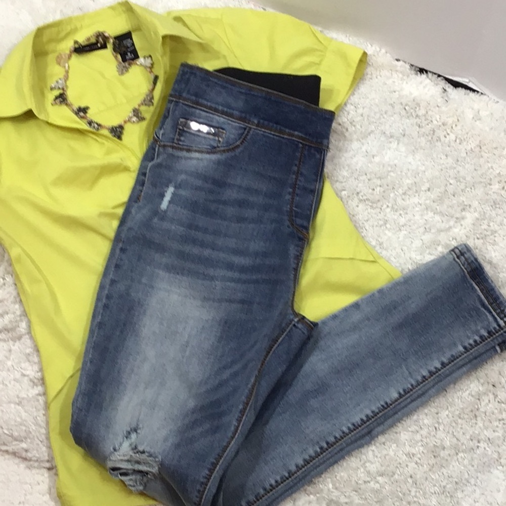 Coco & Carmen OMG pull on distressed skinny jeans